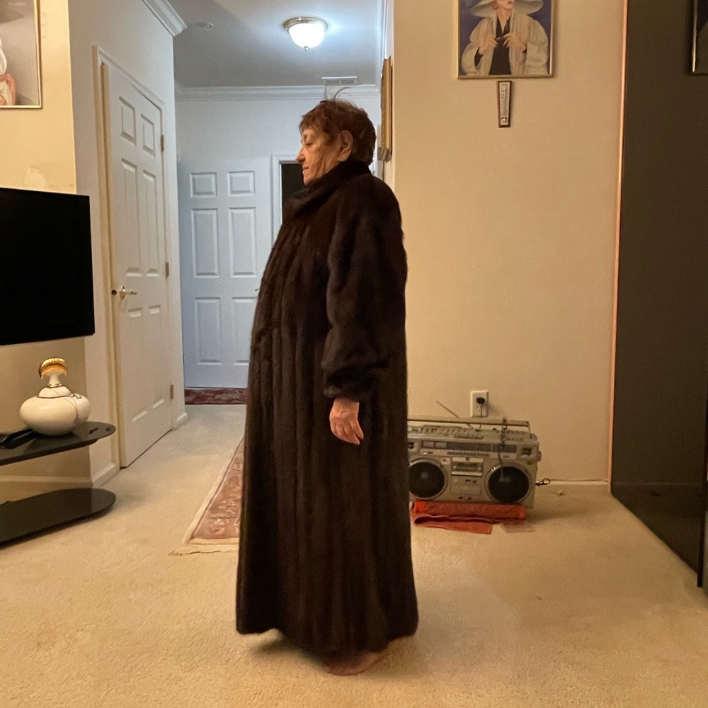 Mink coat - Picture 3 of 14
